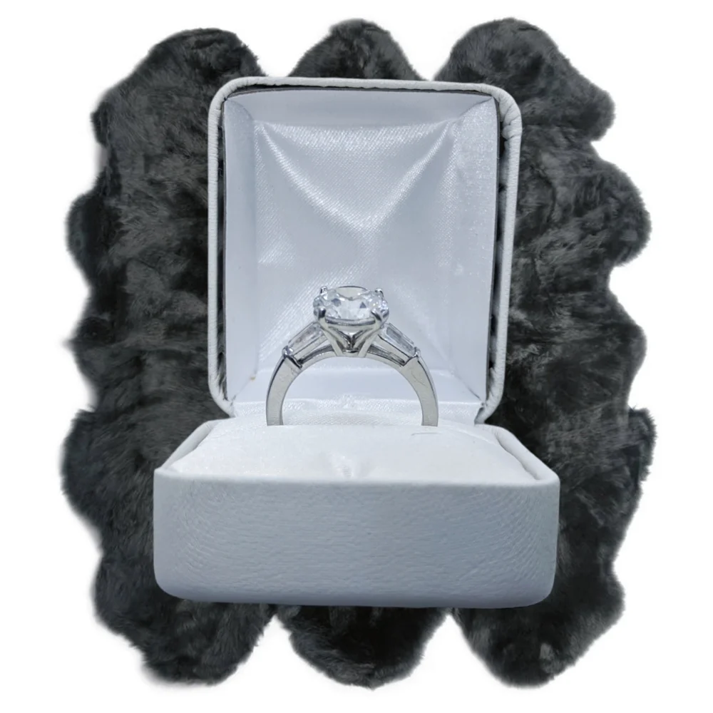 Three-Stone Round CZ Statement Ring in Sterling Silver Size 9. NWOT